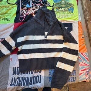 Dynamite women’s navy and white Zip-Up Sweater